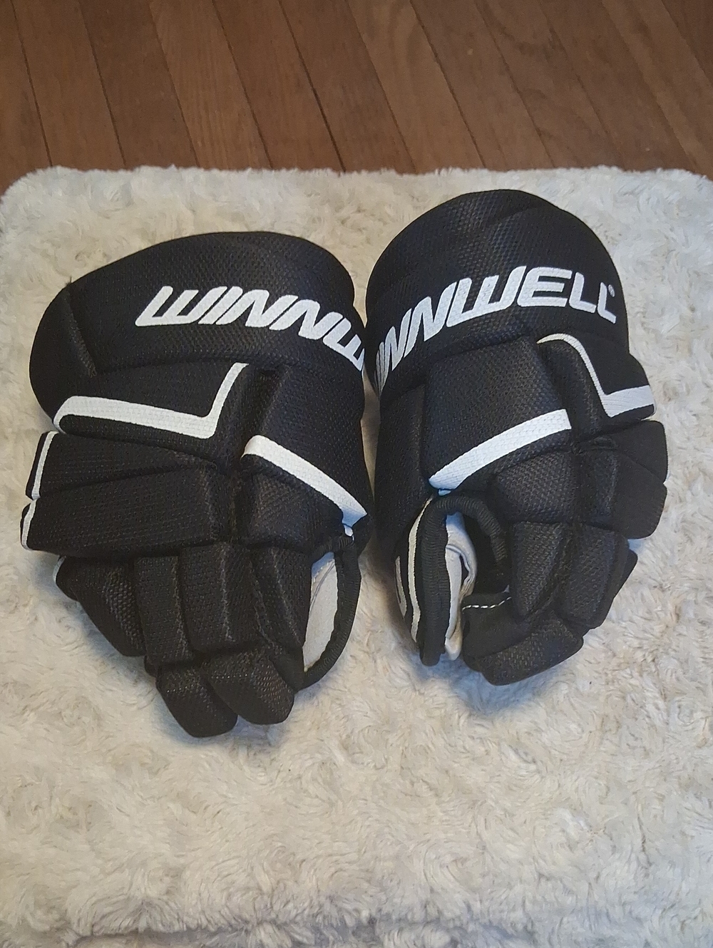 new winnwell amp 500 9" ice hockey gloves ages 5-8yrs